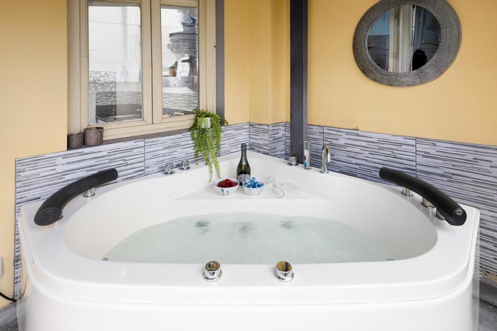 Nadia'S Lovely Home - With Private Garden And Jacuzzi Florence Exterior photo
