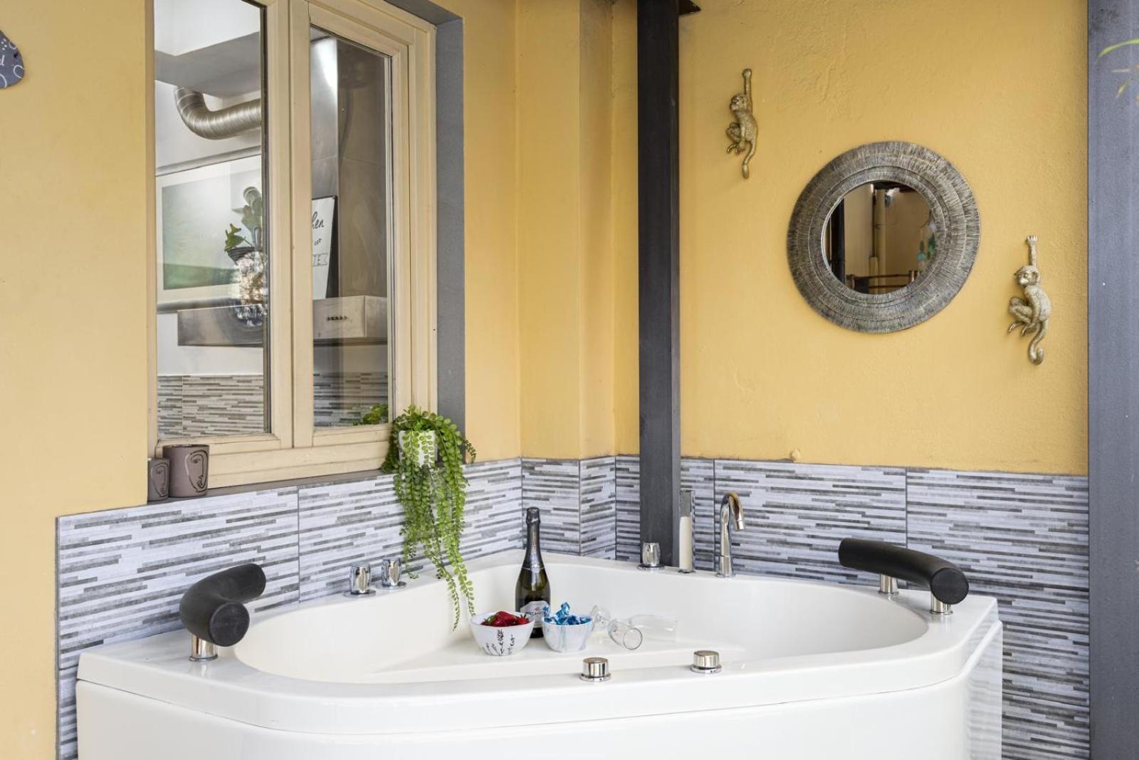 Nadia'S Lovely Home - With Private Garden And Jacuzzi Florence Exterior photo